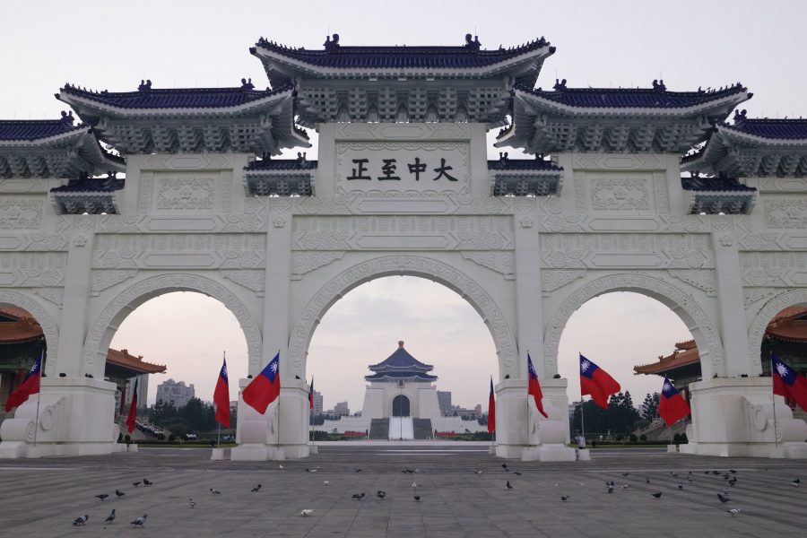 50961,Gateway to Chiang Kai-shek Memorial Hall